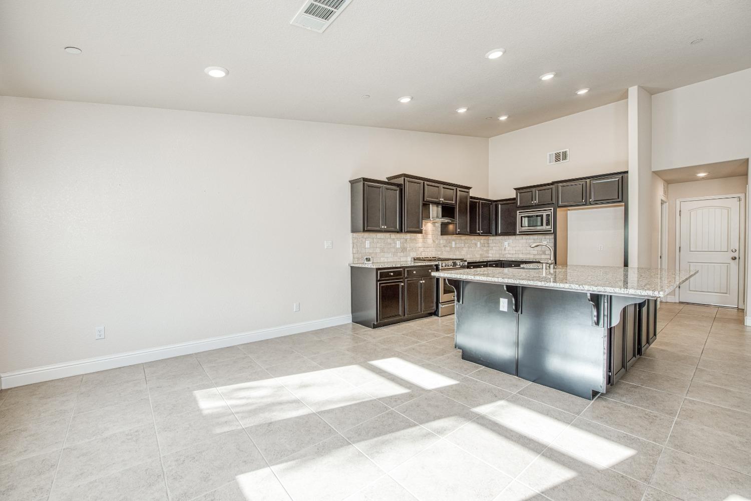 466 Cascade Way Madera, CA 93636 - Photo 7 of 34 Gallery Image 7