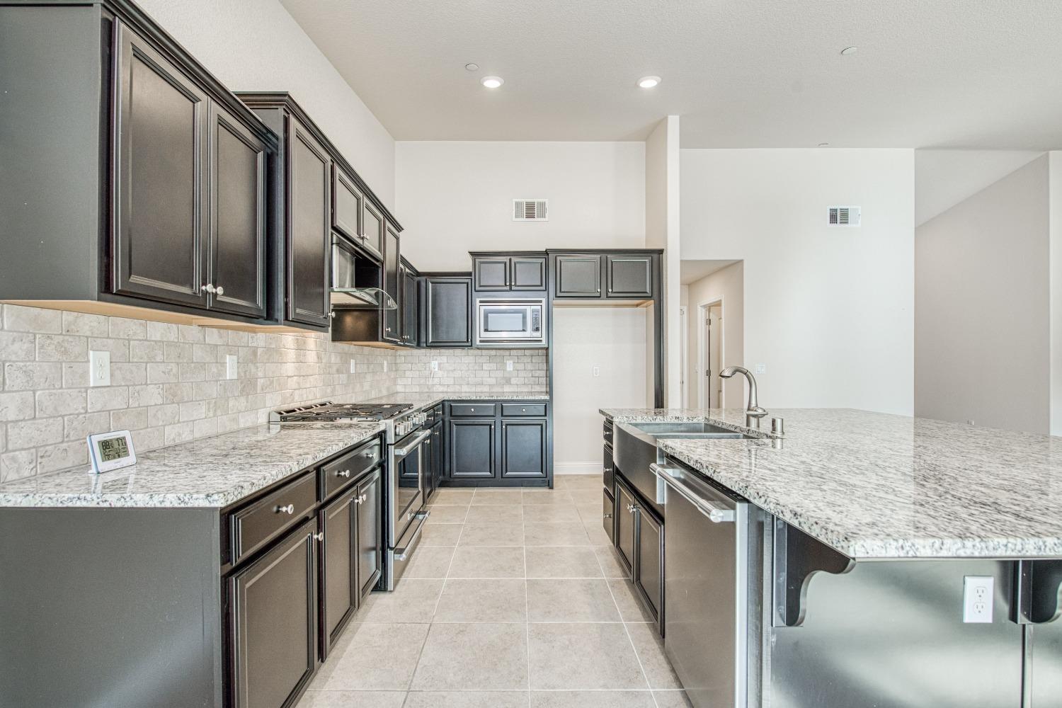 466 Cascade Way Madera, CA 93636 - Photo 8 of 34 Gallery Image 8