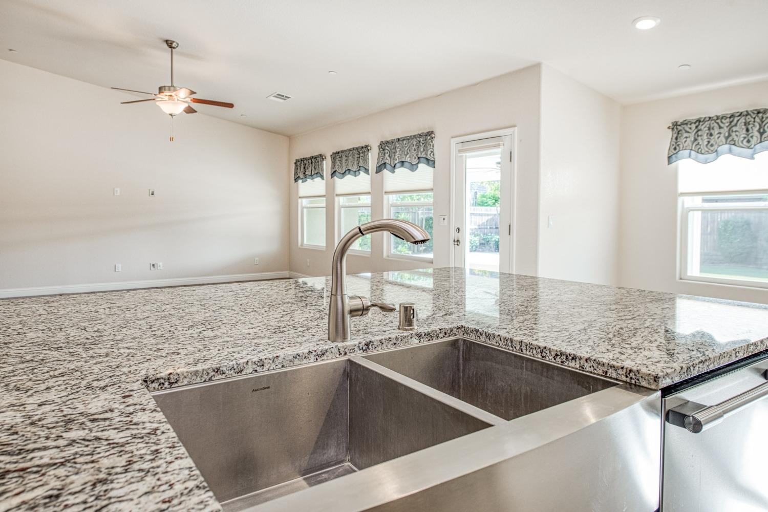 466 Cascade Way Madera, CA 93636 - Photo 9 of 34 Gallery Image 9
