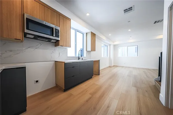 $4,995 | 1239 North Orange Drive, Unit 4, Los Angeles, CA 90038