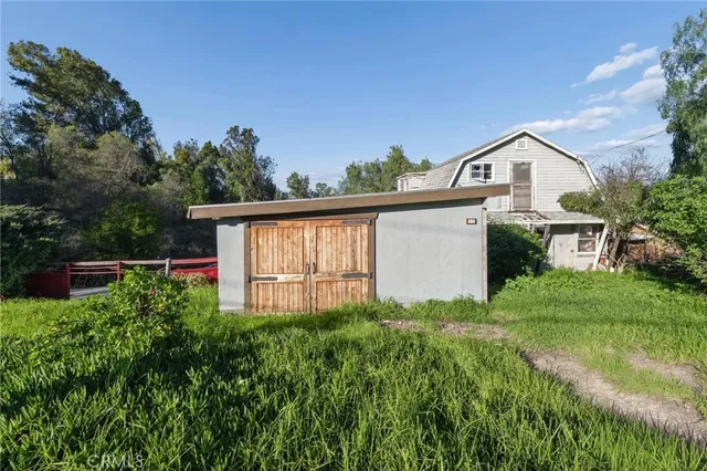 a view of a house with a yard and plants