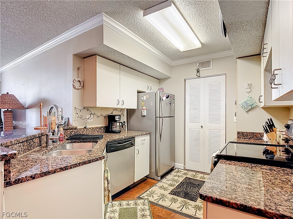 13505 Eagle Ridge Drive, Unit 423 Fort Myers, FL 33912 - Photo 10 of 46