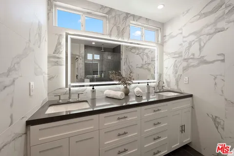 $999,000 | 10725 Ohio Avenue, Unit 2, Los Angeles, CA 90024