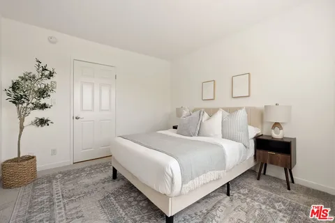 $999,000 | 10725 Ohio Avenue, Unit 2, Los Angeles, CA 90024