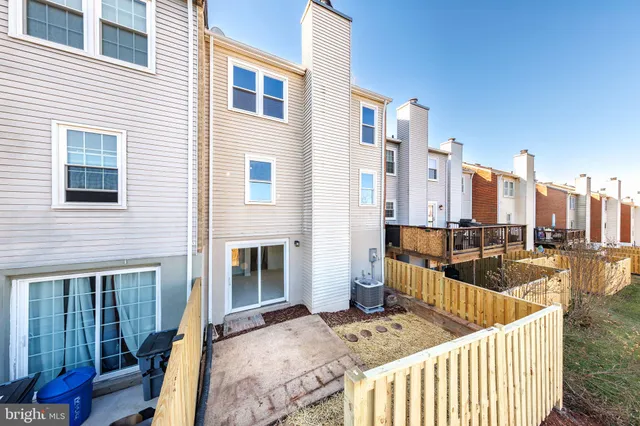 $469,900 | 982 Holborn Court, Sterling, VA 20164