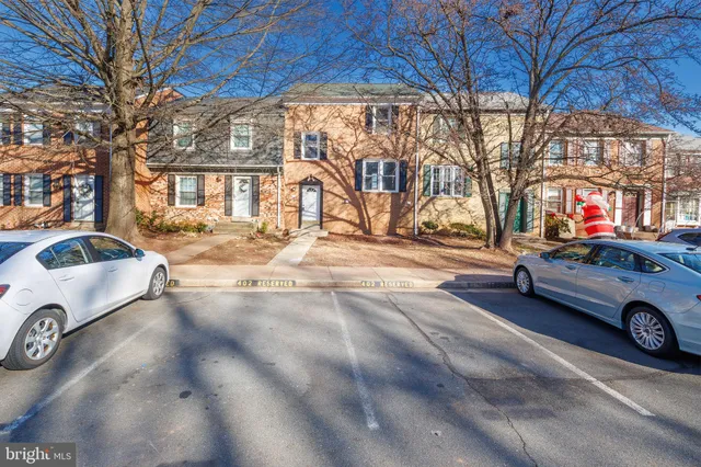 $469,900 | 982 Holborn Court, Sterling, VA 20164