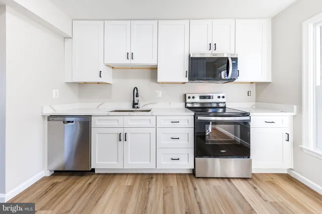 $469,900 | 982 Holborn Court, Sterling, VA 20164