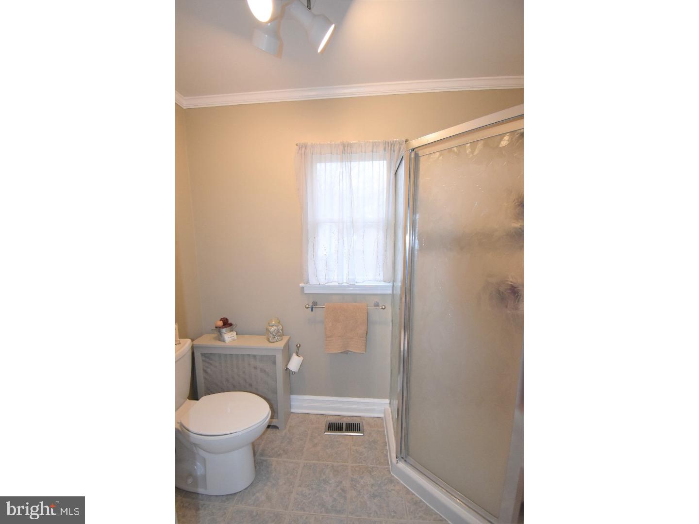 321 Chestnut Street Delran, NJ 08075 - Photo 23 of 24 Bathroom
