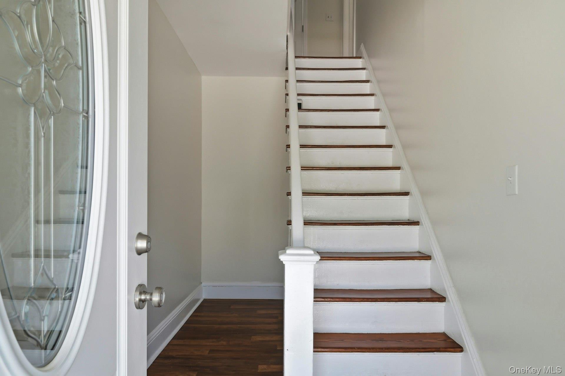 12 Chester Street Locust Valley, NY 11560 - Photo 7 of 31 Second floor entry