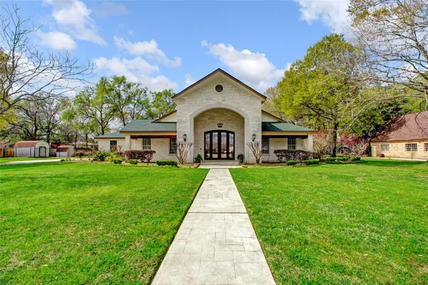 $750,000 | 21405 Whispering Pines, Humble, TX 77338