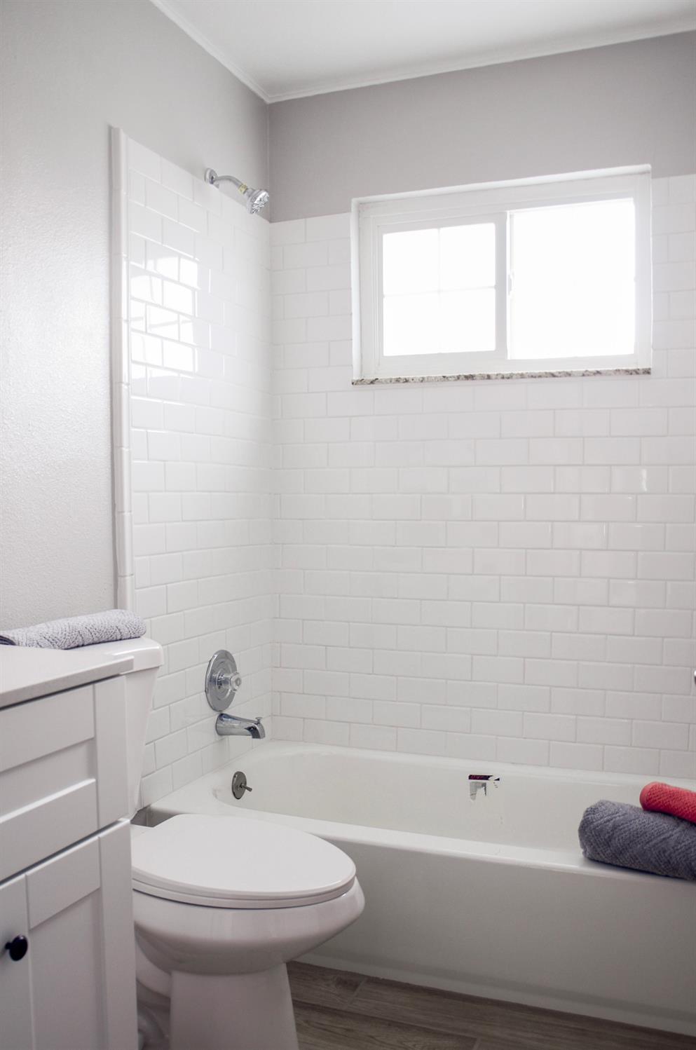 2320 Peach Avenue, Unit 4 Clovis, CA 93612 - Photo 11 of 14 a bathroom with a sink a toilet and a bathtub