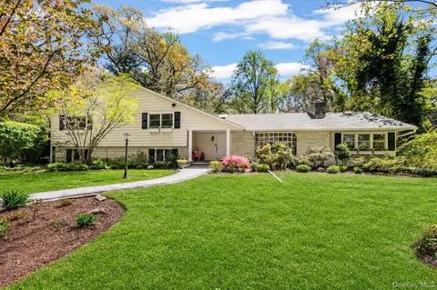 $2,048,000 | 5 Fox Lane, Locust Valley, NY 11560