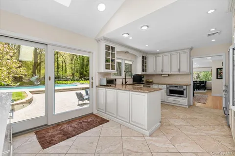 $2,048,000 | 5 Fox Lane, Locust Valley, NY 11560