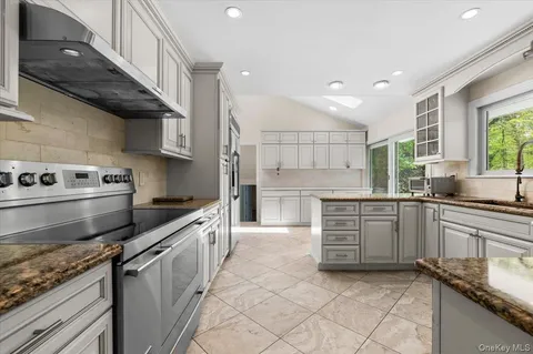 $2,048,000 | 5 Fox Lane, Locust Valley, NY 11560