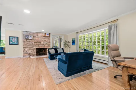 $2,048,000 | 5 Fox Lane, Locust Valley, NY 11560