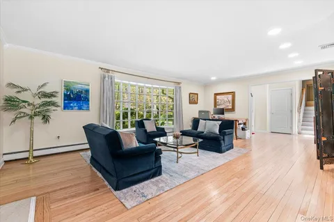 $2,048,000 | 5 Fox Lane, Locust Valley, NY 11560