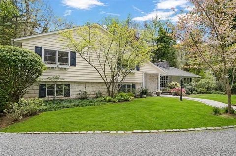 $2,048,000 | 5 Fox Lane, Locust Valley, NY 11560