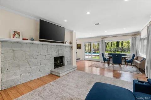 $2,048,000 | 5 Fox Lane, Locust Valley, NY 11560