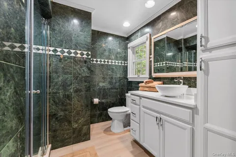 $2,048,000 | 5 Fox Lane, Locust Valley, NY 11560
