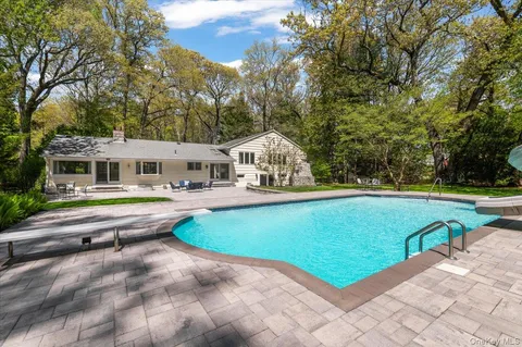 $2,048,000 | 5 Fox Lane, Locust Valley, NY 11560