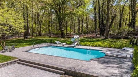 $2,048,000 | 5 Fox Lane, Locust Valley, NY 11560
