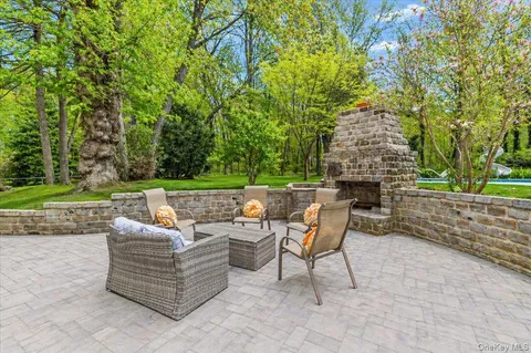 $2,048,000 | 5 Fox Lane, Locust Valley, NY 11560