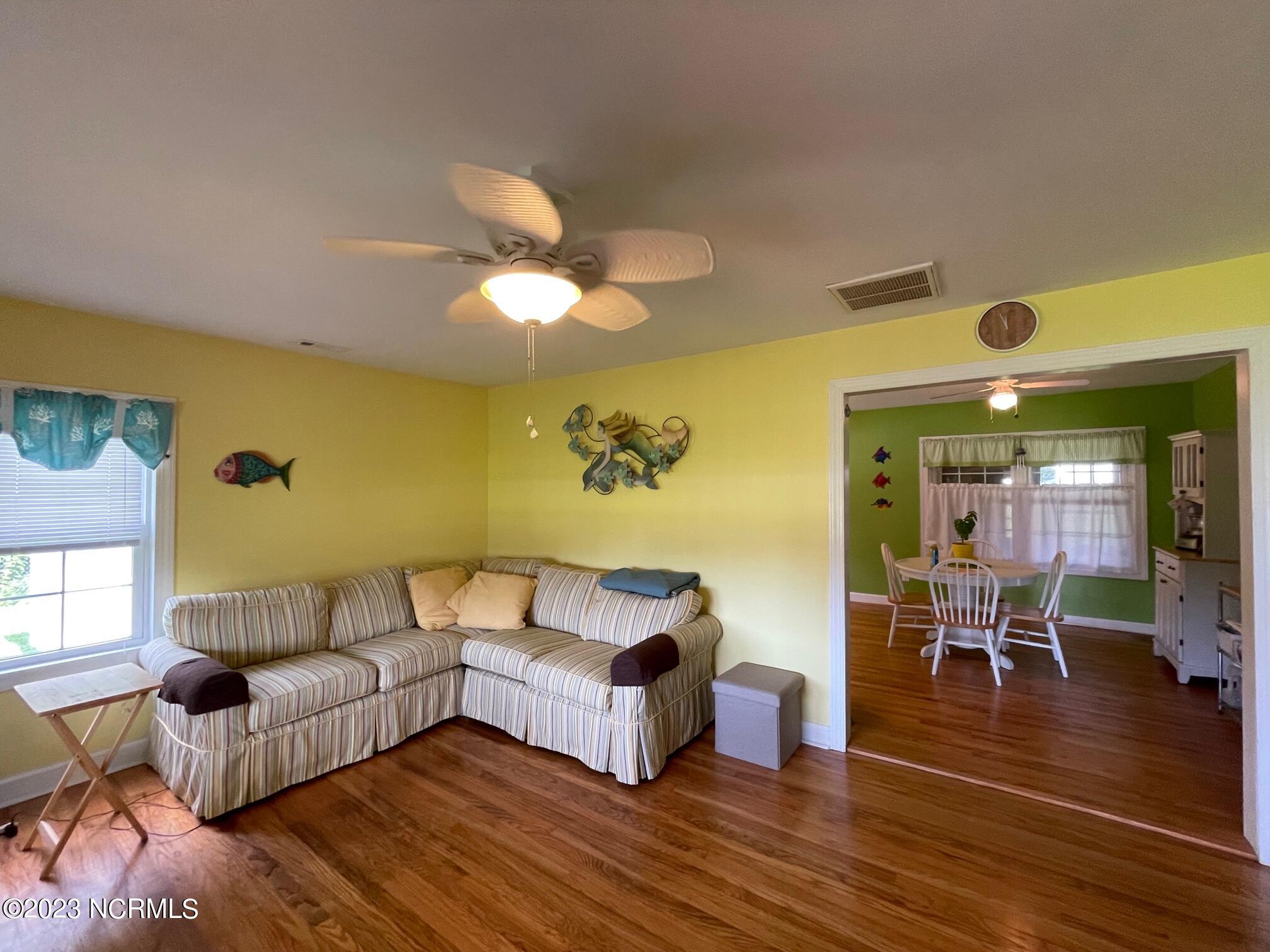 351 Pigott Road Gloucester, NC 28528 - Photo 11 of 36 Living Rm
