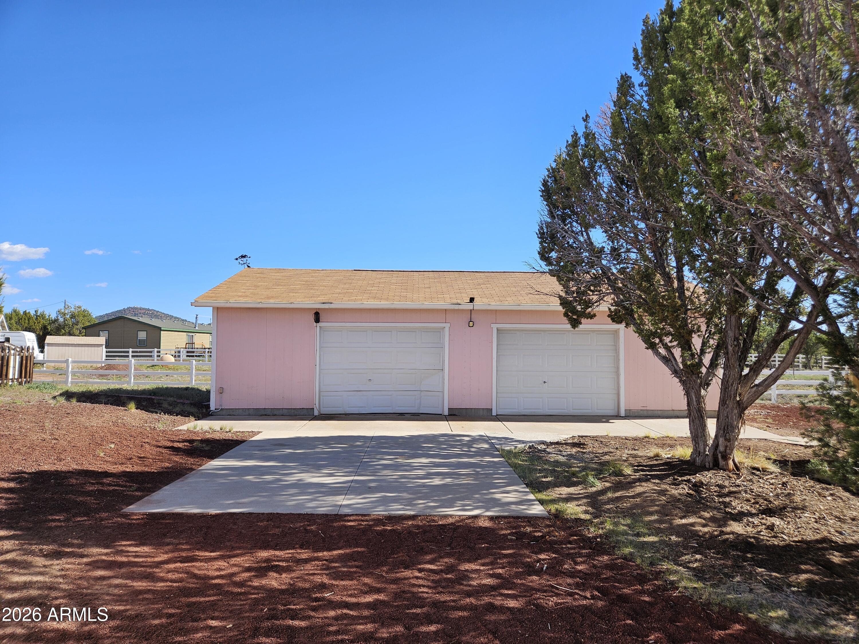 8400 North Red Lake Road Williams, AZ 86046 - Photo 10 of 37 4 Car Garage