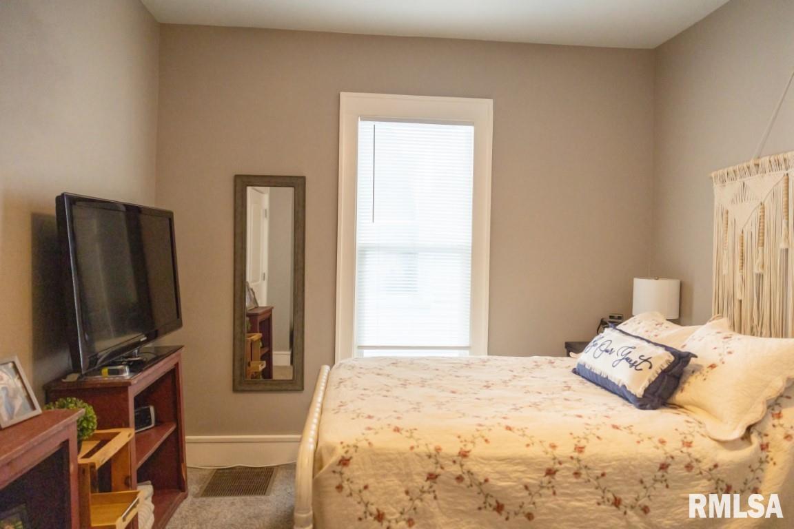 3415 Rockingham Road Davenport, IA 52802 - Photo 16 of 49 Gallery Image 16