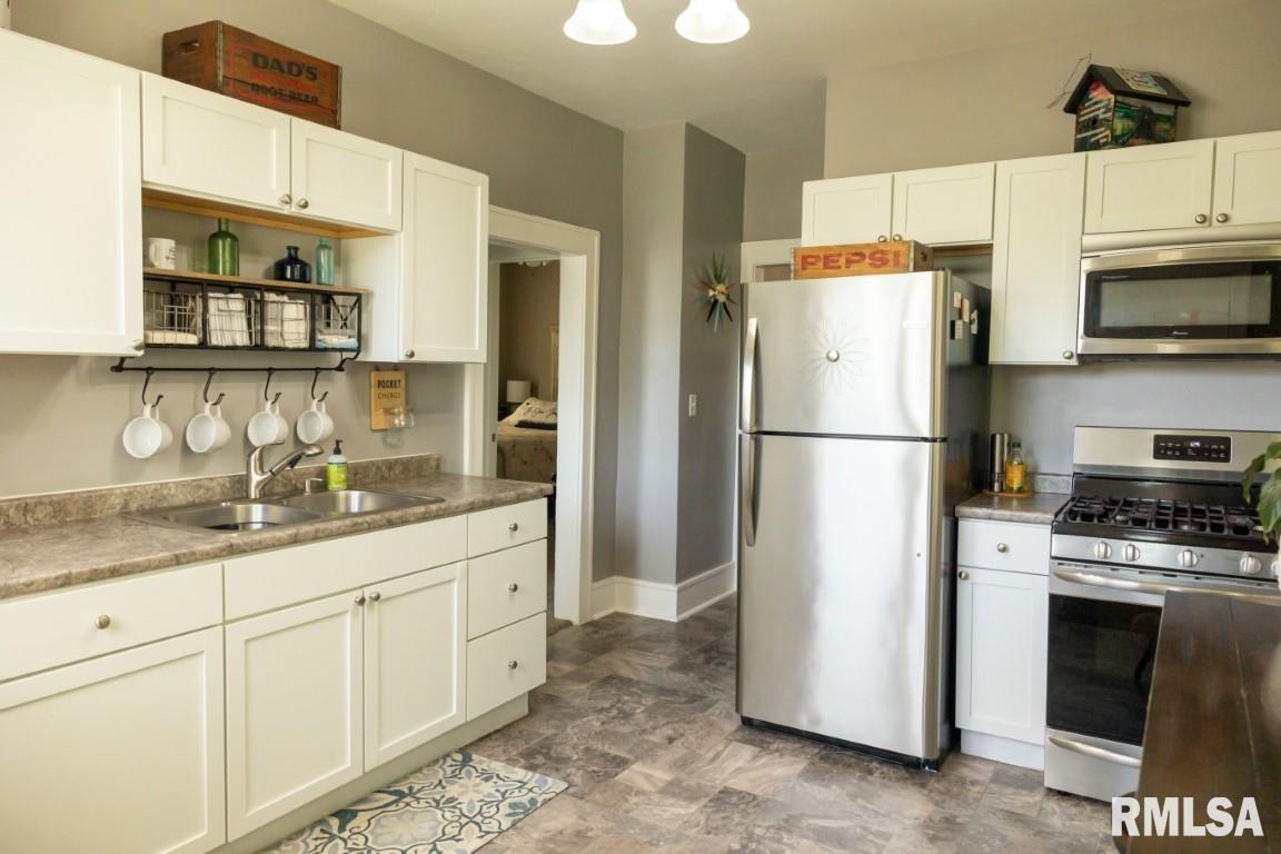 3415 Rockingham Road Davenport, IA 52802 - Photo 20 of 49 Gallery Image 20