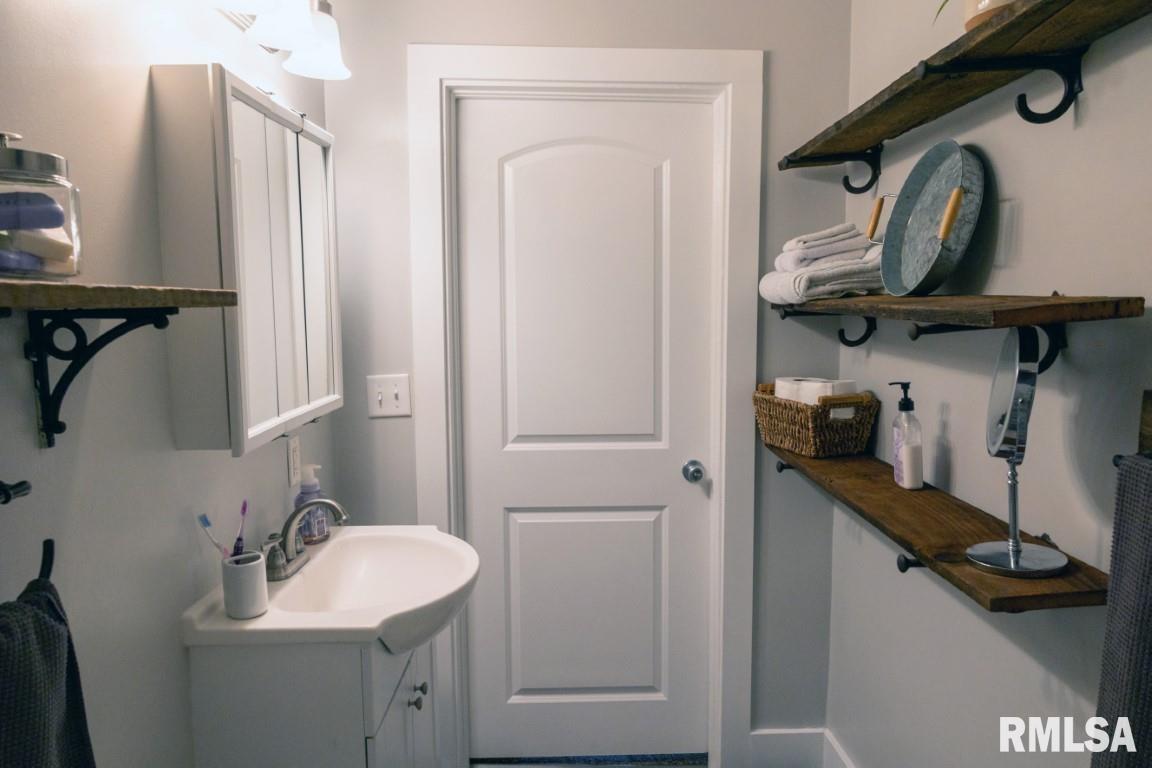 3415 Rockingham Road Davenport, IA 52802 - Photo 34 of 49 Gallery Image 34