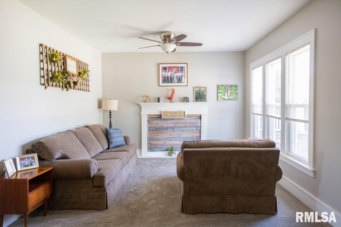 3415 Rockingham Road Davenport, IA 52802 - Photo 5 of 49 Gallery Image 5