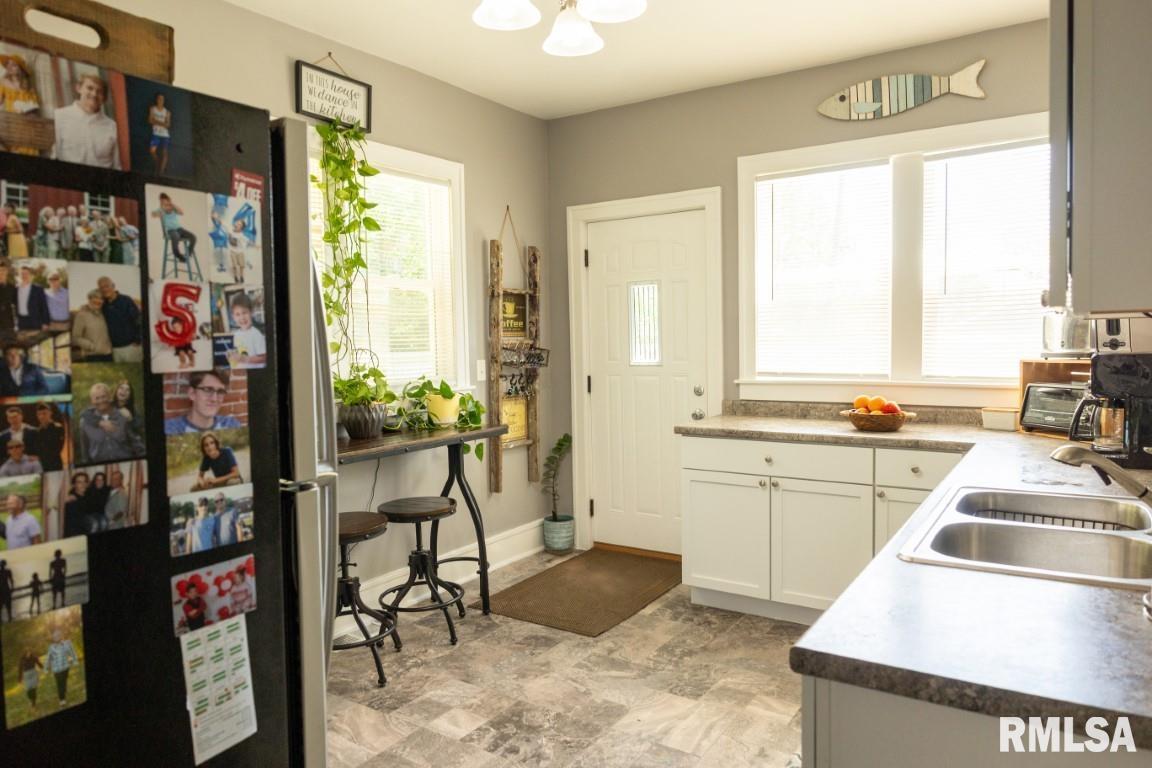 3415 Rockingham Road Davenport, IA 52802 - Photo 7 of 49 Gallery Image 7