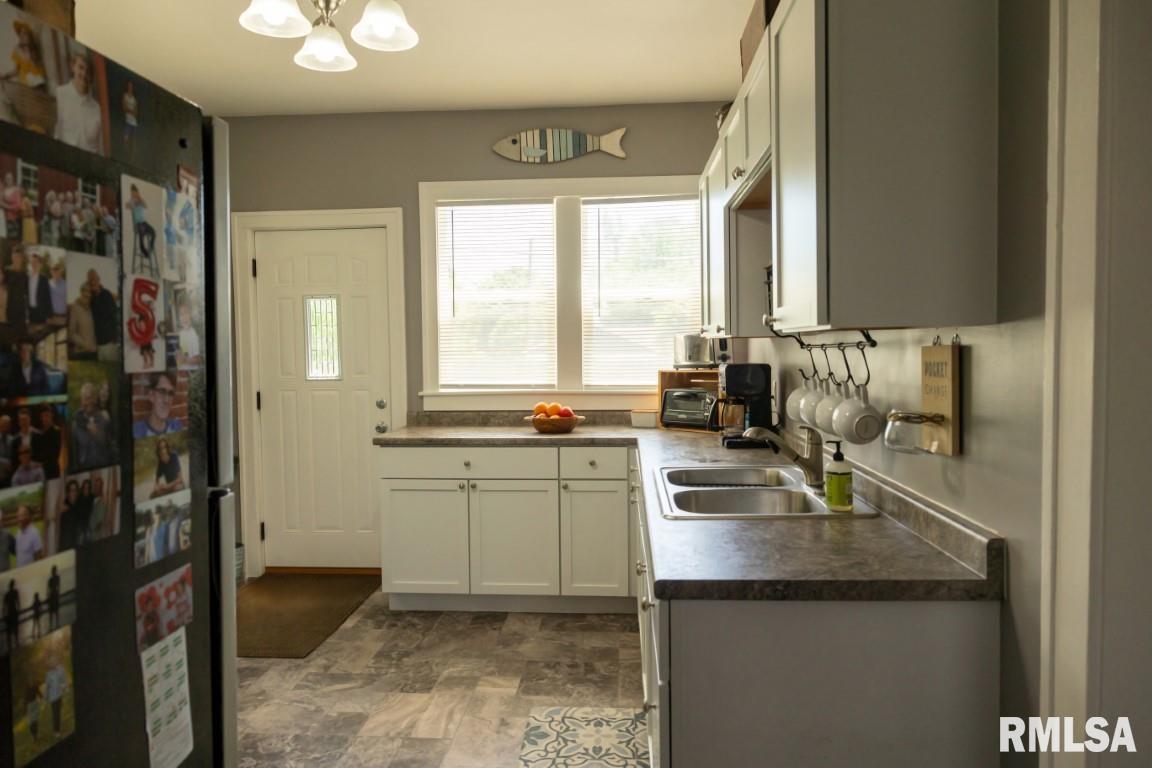 3415 Rockingham Road Davenport, IA 52802 - Photo 9 of 49 Gallery Image 9