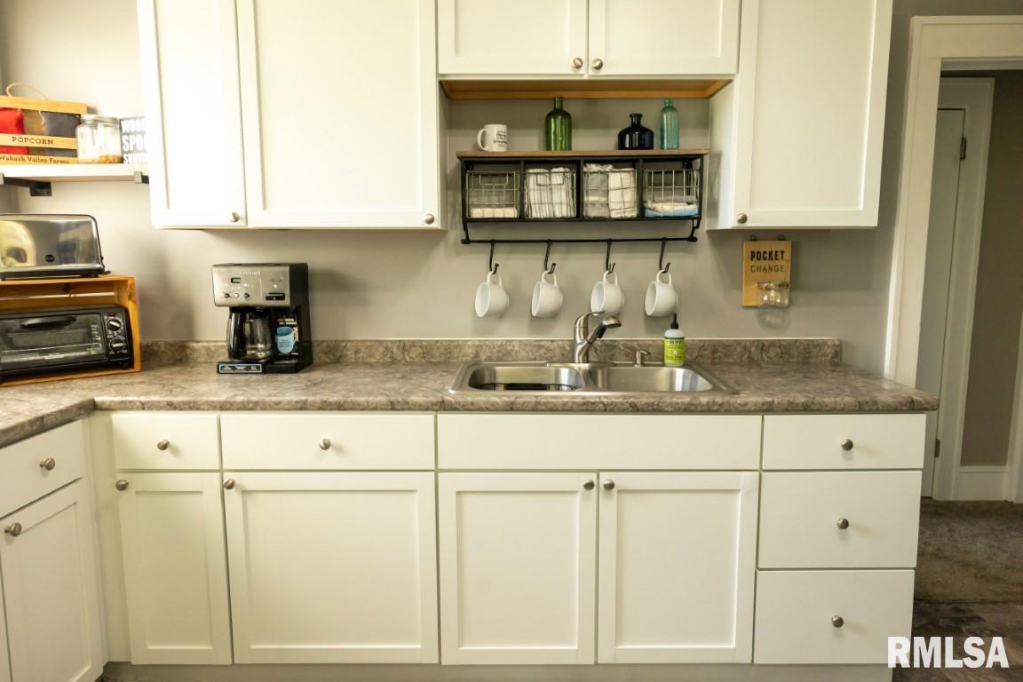 3415 Rockingham Road Davenport, IA 52802 - Photo 10 of 49 Gallery Image 10