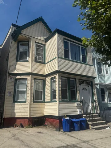 $2,400 | 311 Ege Avenue, Unit 1, Jersey City, NJ 07304