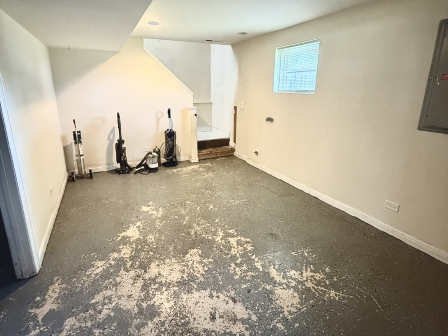8356 South 78th Avenue Bridgeview, IL 60455 - Photo 23 of 39 a view of a room with utility room