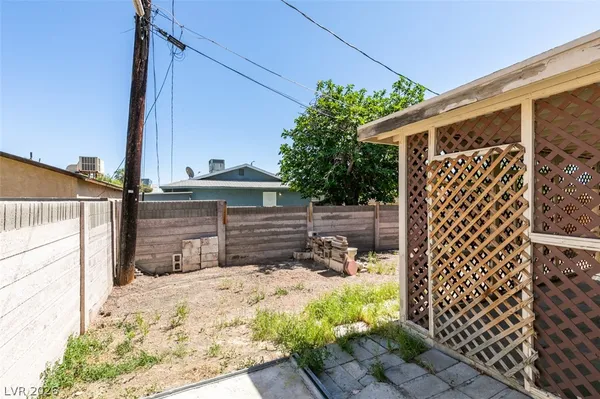 $1,475 | 427 South Tonopah Drive, Las Vegas, NV 89106