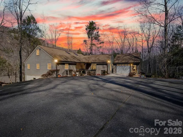 $575,000 | 111 Buckeye Road, Lake Lure, NC 28746