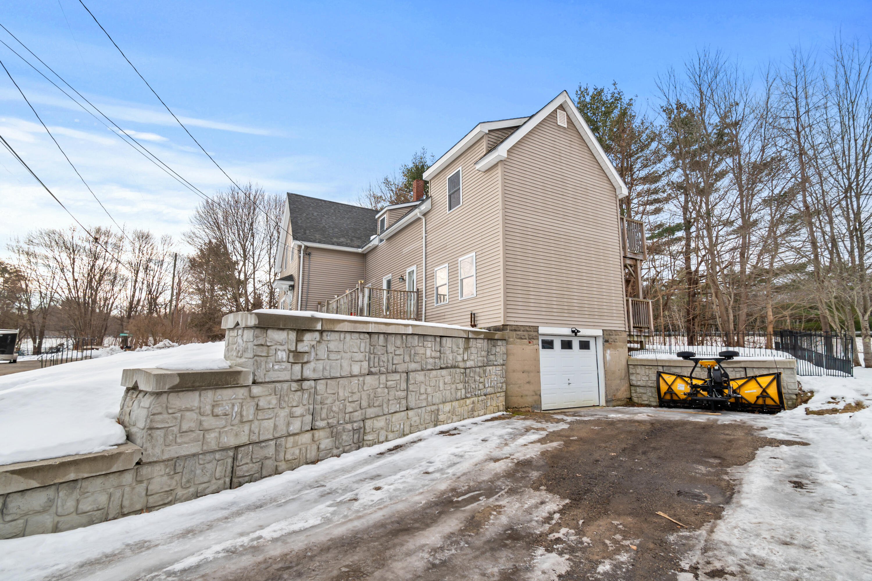 659 Pleasant Street Lewiston, ME 04240 - Photo 3 of 33 659 Pleasant St (6)