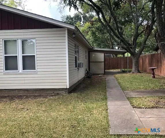$1,650 | 1321 North Avenue I Avenue, Shiner, TX 77984
