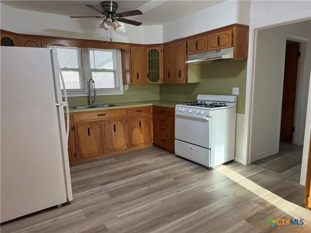 $1,650 | 1321 North Avenue I Avenue, Shiner, TX 77984