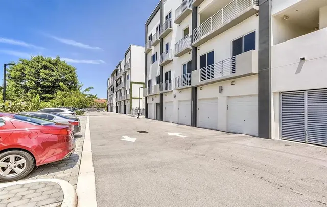 $499,000 | 1044 Northeast 18th Avenue, Unit 203, Fort Lauderdale, FL 33304