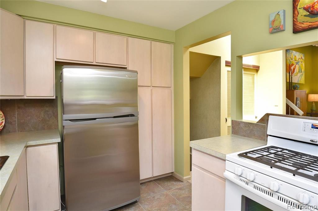 1377 Maple Drive Rochester, MI 48307 - Photo 16 of 42