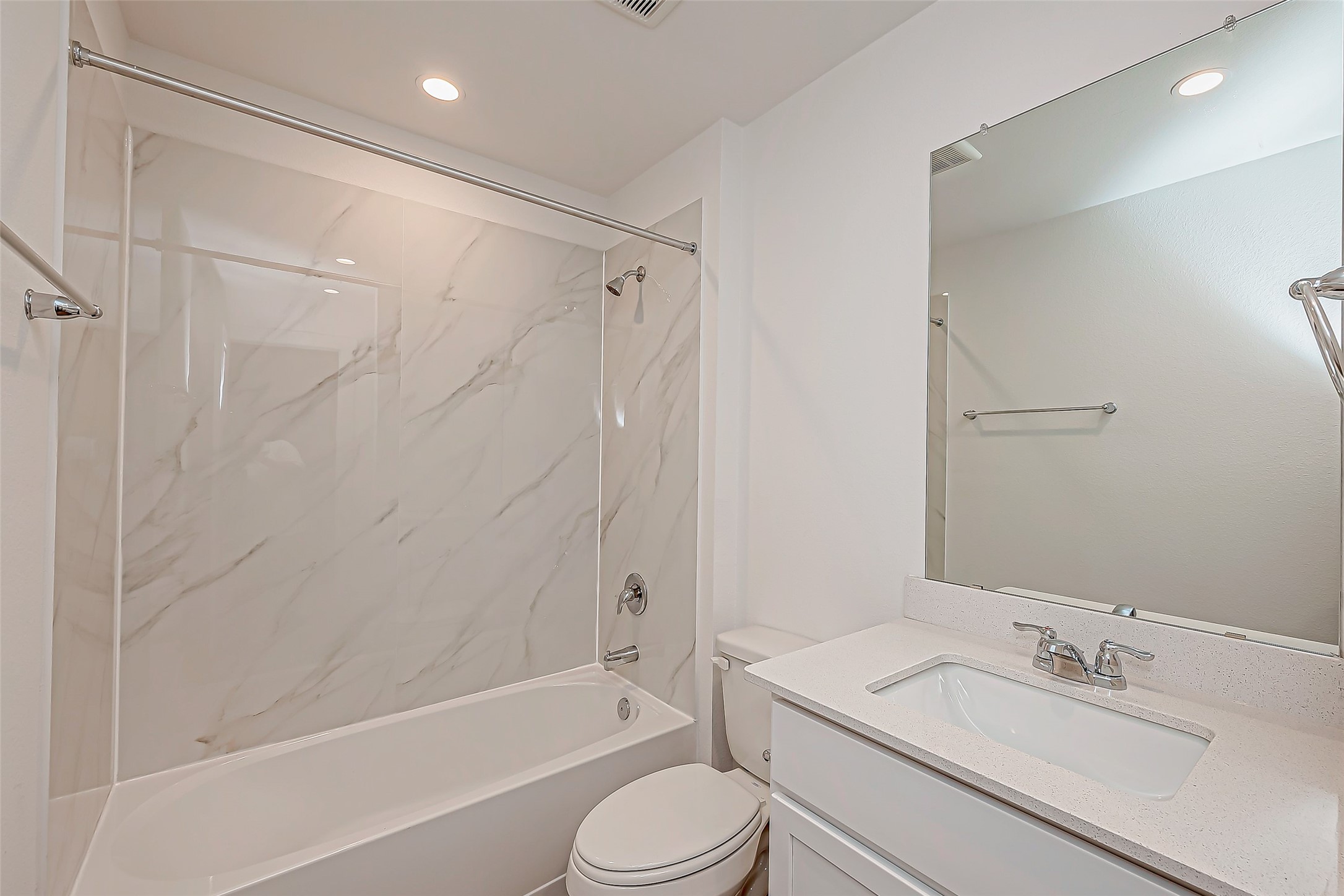 6108 Ryon Falls Drive Rosenberg, TX 77469 - Photo 22 of 39 a bathroom with a sink toilet and shower