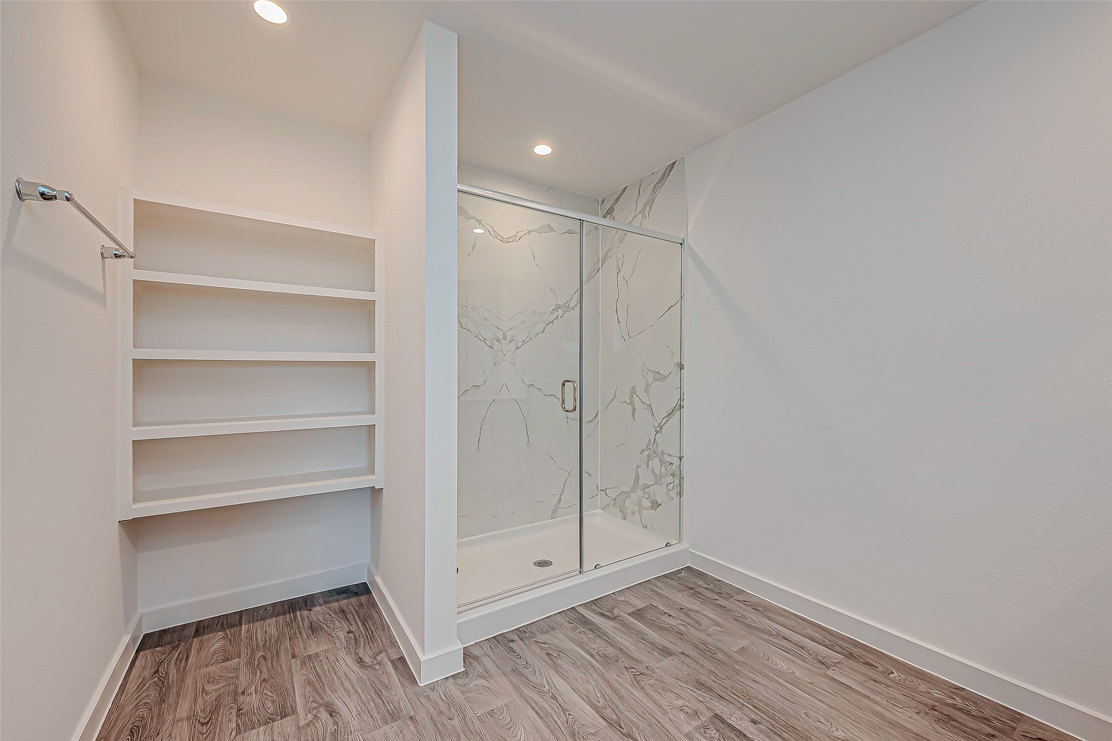 6108 Ryon Falls Drive Rosenberg, TX 77469 - Photo 30 of 39 a view of an empty room with a window