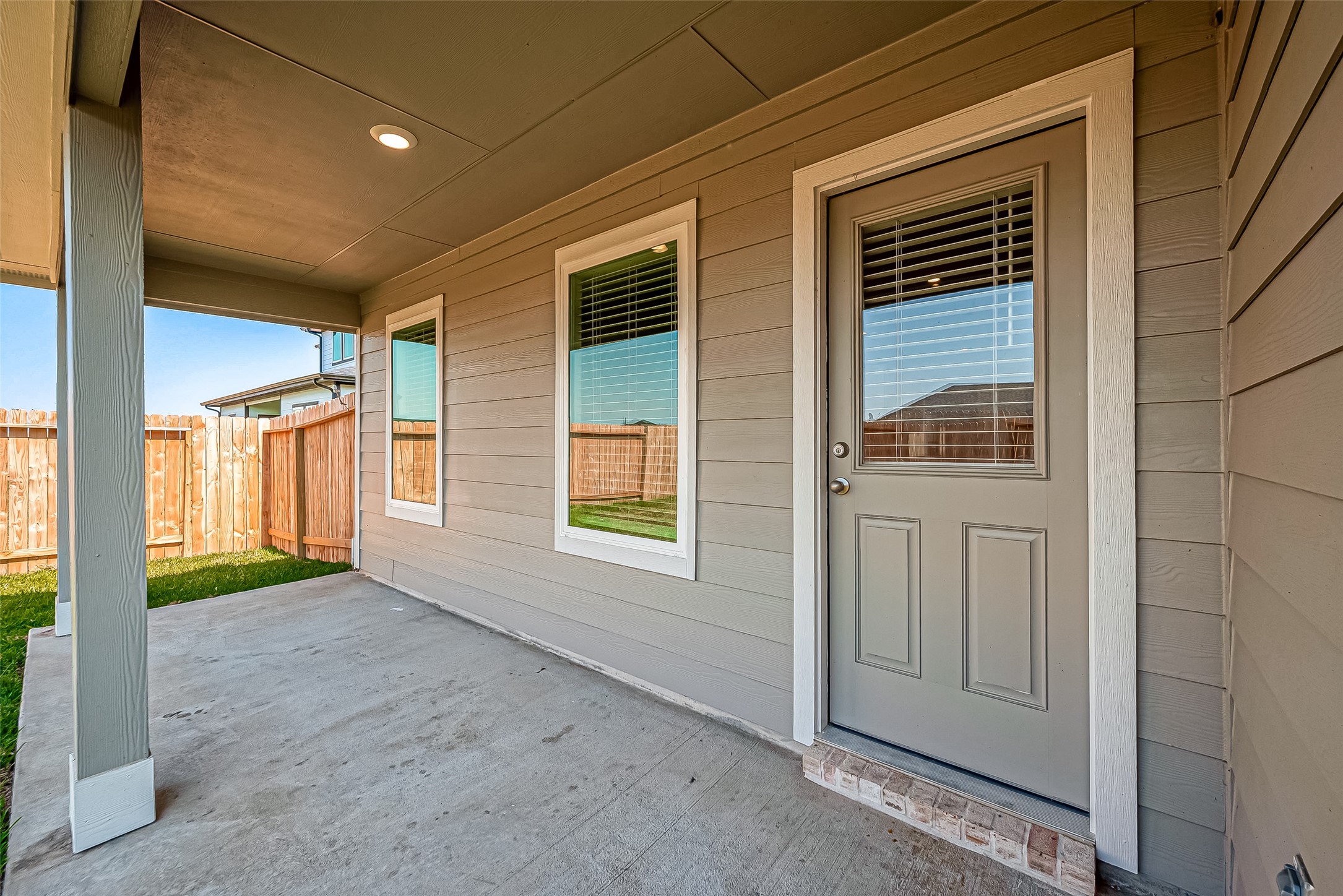 6108 Ryon Falls Drive Rosenberg, TX 77469 - Photo 36 of 39 a view of an entryway of the house