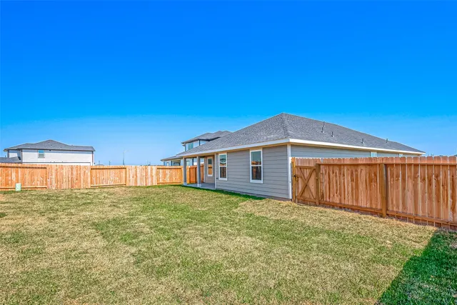 $2,300 | 6108 Ryon Falls Drive, Rosenberg, TX 77469