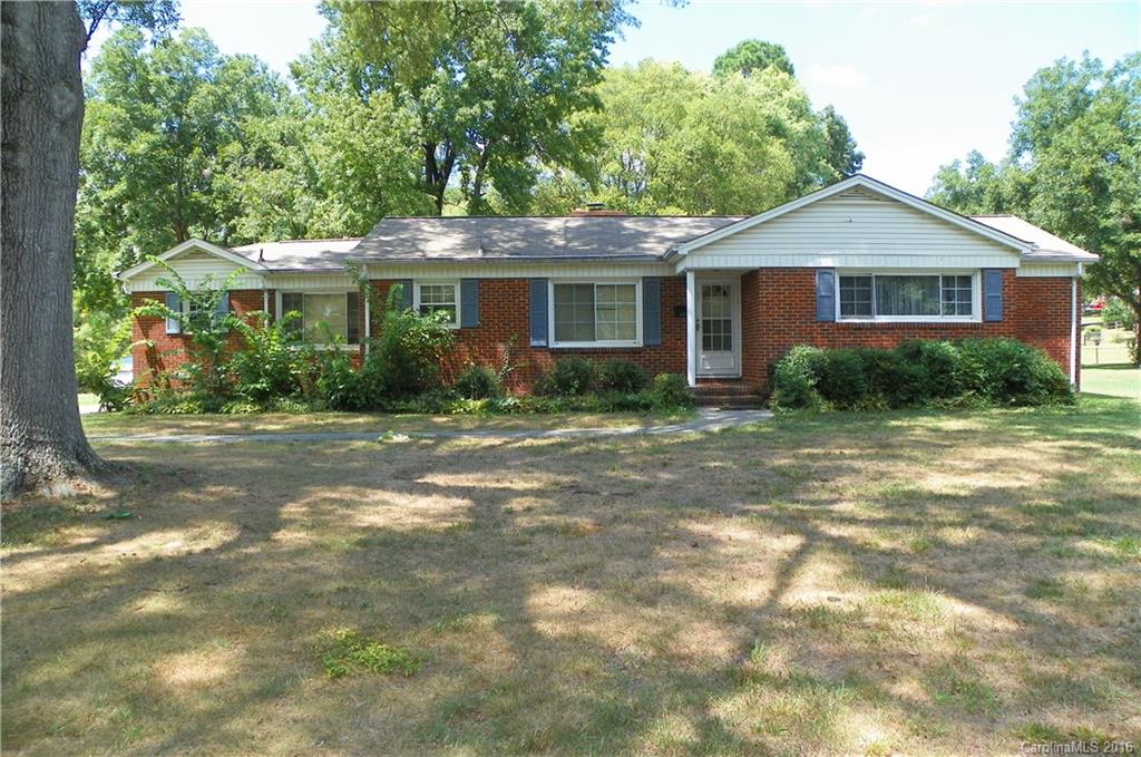 5431 Elizabeth Road Charlotte, NC 28269 - Photo 2 of 12