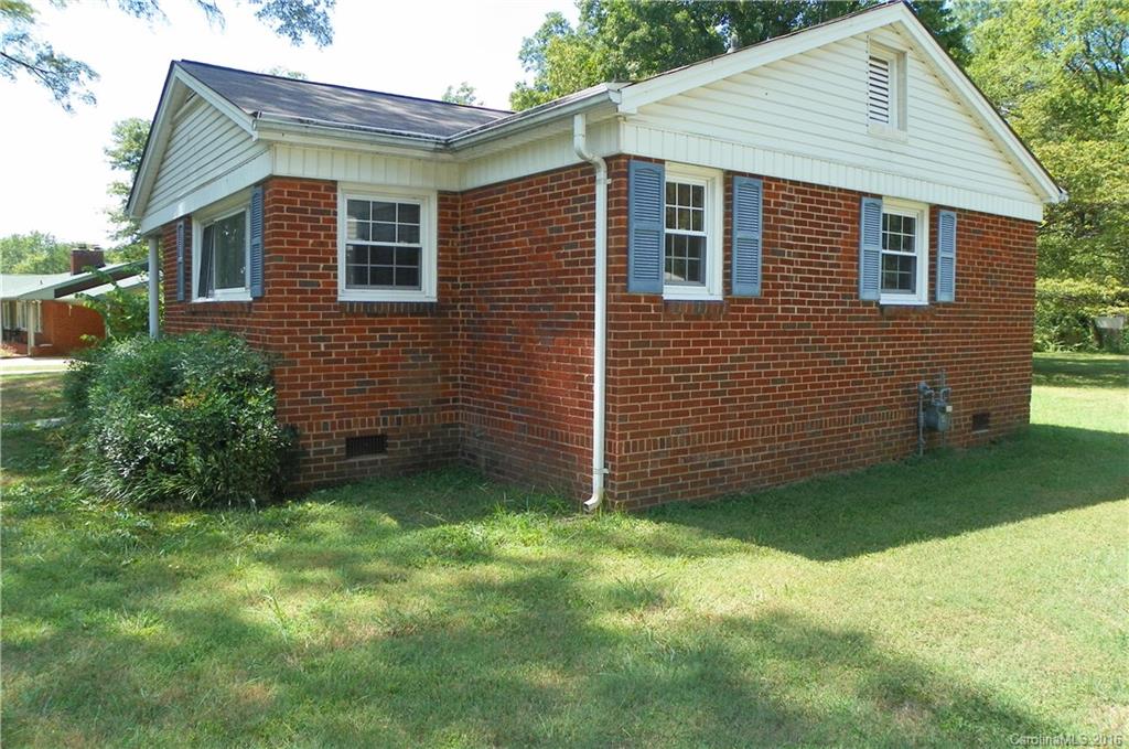 5431 Elizabeth Road Charlotte, NC 28269 - Photo 3 of 12
